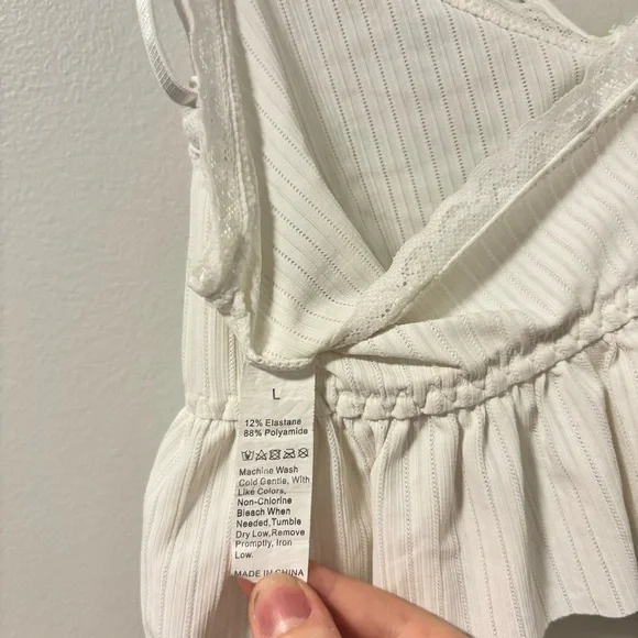 White Ruffled Women's Top Large - Picture 3 of 3